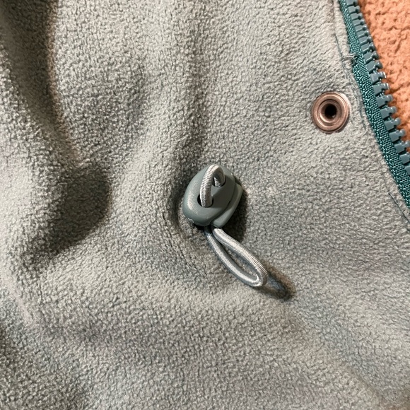 Old Navy women’s puffer vest - Picture 4 of 4